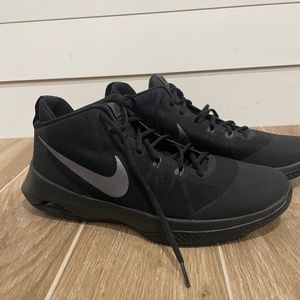 Nike Air Versitile ~ Men's All Black Sneaker~ Size 12